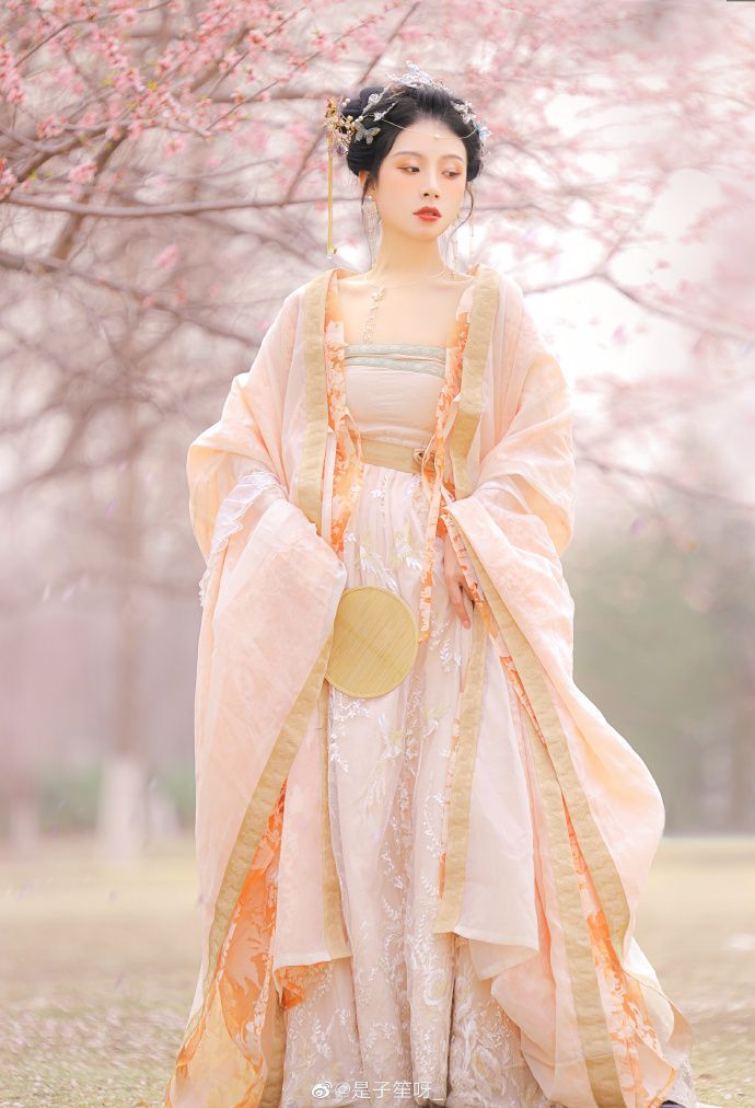 Plus-Size Autumn Winter Fashion:The Charm of Horseface Skirt Ensemble Plus-Size Autumn Winter Fashion:The Charm of Horseface Skirt Ensemble