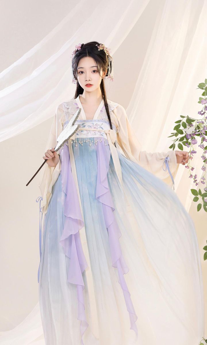 The Elegance of Long Fish-Tail Cheongsam:A Closer Look