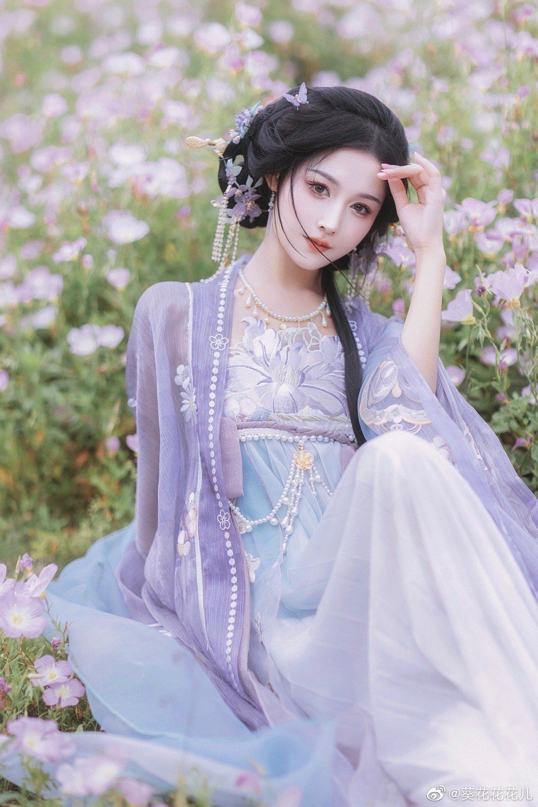 Hangzhou Silk Cheongsam Skirts:Embodying Traditional Elegance Hangzhou Silk Cheongsam Skirts:Embodying Traditional Elegance