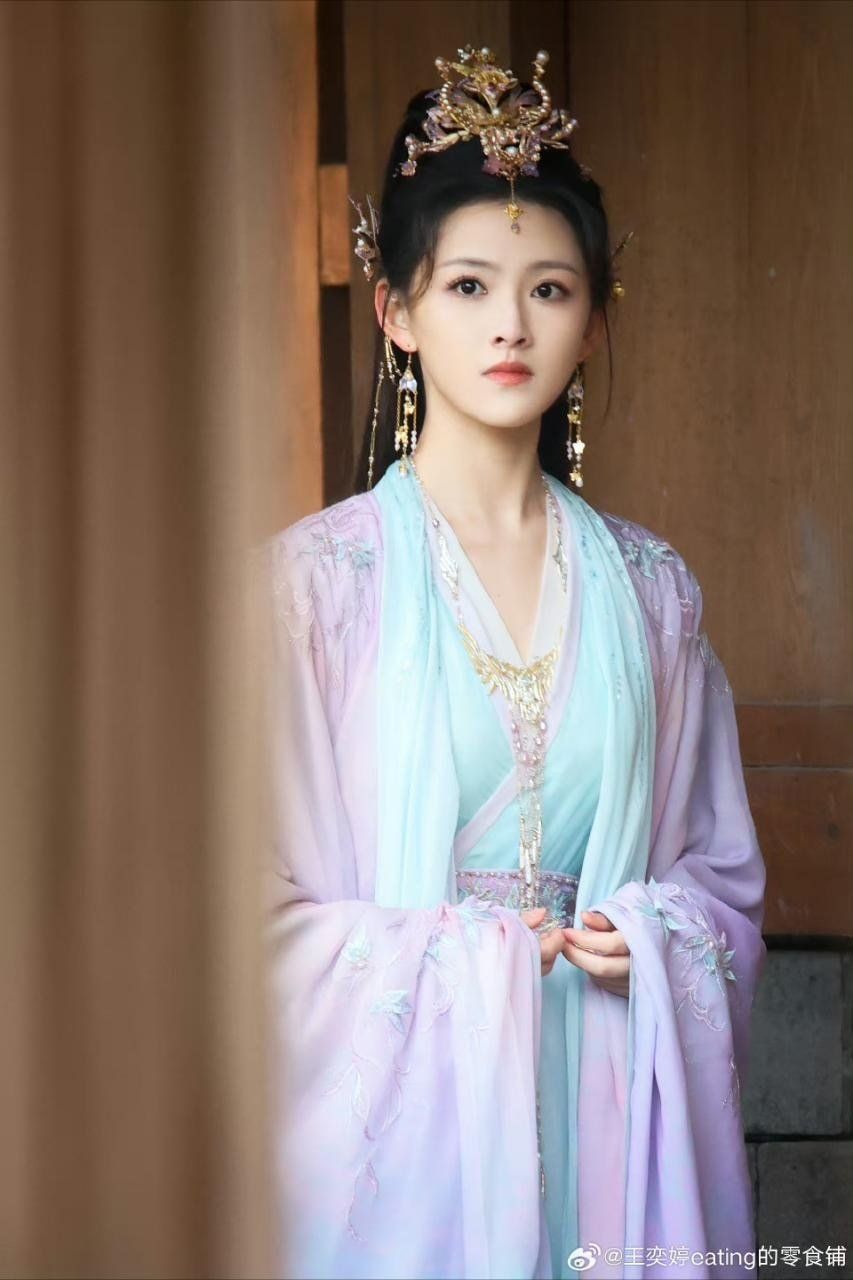 The Allure of Black New Chinese Cheongsam:Embracing Traditional Elegance in Modern Style The Allure of Black New Chinese Cheongsam:Embracing Traditional Elegance in Modern Style