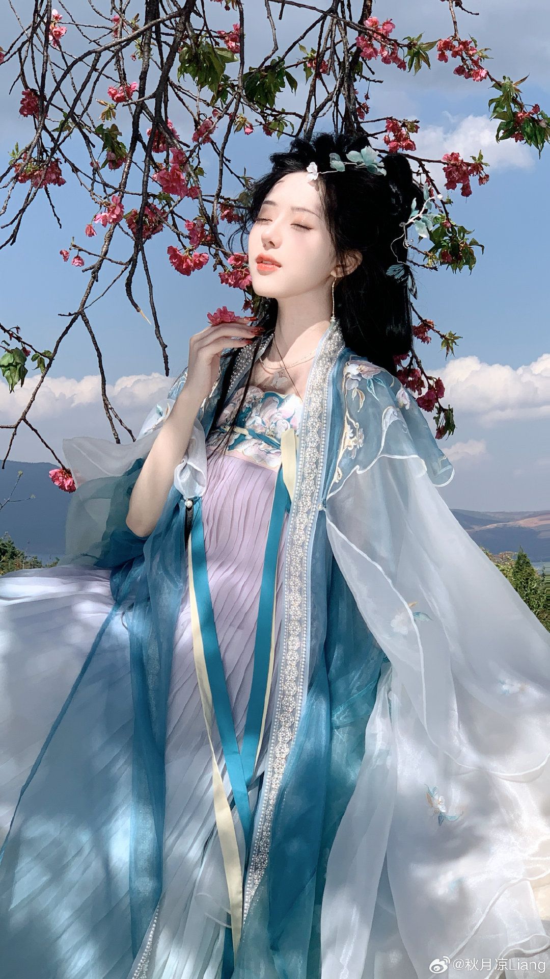 Winter Hanfu Fashion for Little Girls:A Guide to Traditional Chinese Attire Winter Hanfu Fashion for Little Girls:A Guide to Traditional Chinese Attire