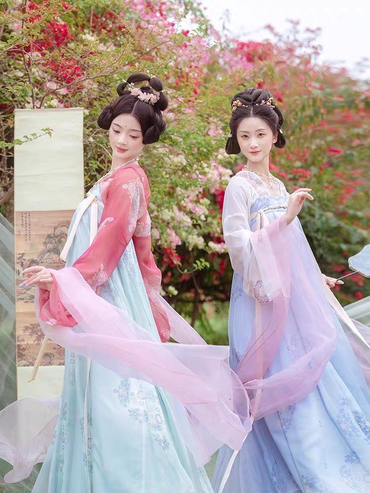 The Revival of Hanfu,JK,and Han Elements in Modern Fashion The Revival of Hanfu,JK,and Han Elements in Modern Fashion