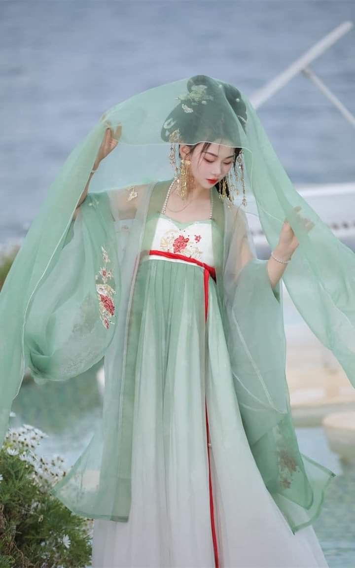 The Art of Pairing Qipao with Cape and Shawl:A Guide to Traditional Elegance The Art of Pairing Qipao with Cape and Shawl:A Guide to Traditional Elegance