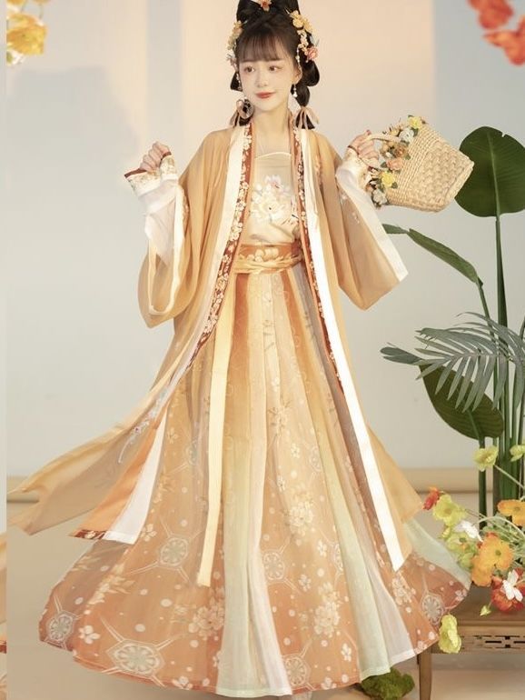 Eight-Year-Old Girls Fashion:Hanfu Clothes and Buxi Shoes Eight-Year-Old Girls Fashion:Hanfu Clothes and Buxi Shoes