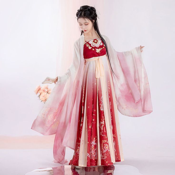 Little Girl in Hanfu Shoes:Exploring the World of Traditional Chinese Clothing in Kindergarten Little Girl in Hanfu Shoes:Exploring the World of Traditional Chinese Clothing in Kindergarten