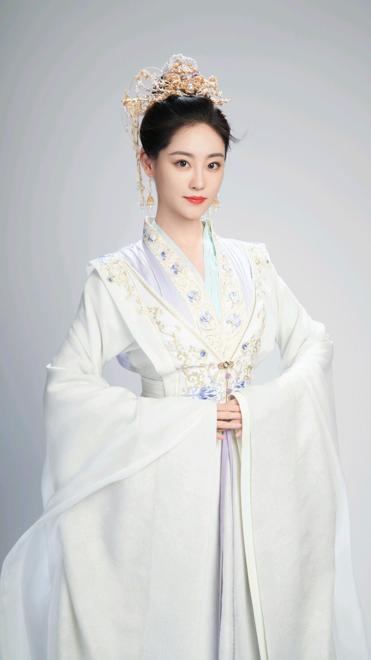 Three-Year-Old Child in Traditional Hanfu Fashion:A Glimpse into the World of Mini-Culture Three-Year-Old Child in Traditional Hanfu Fashion:A Glimpse into the World of Mini-Culture