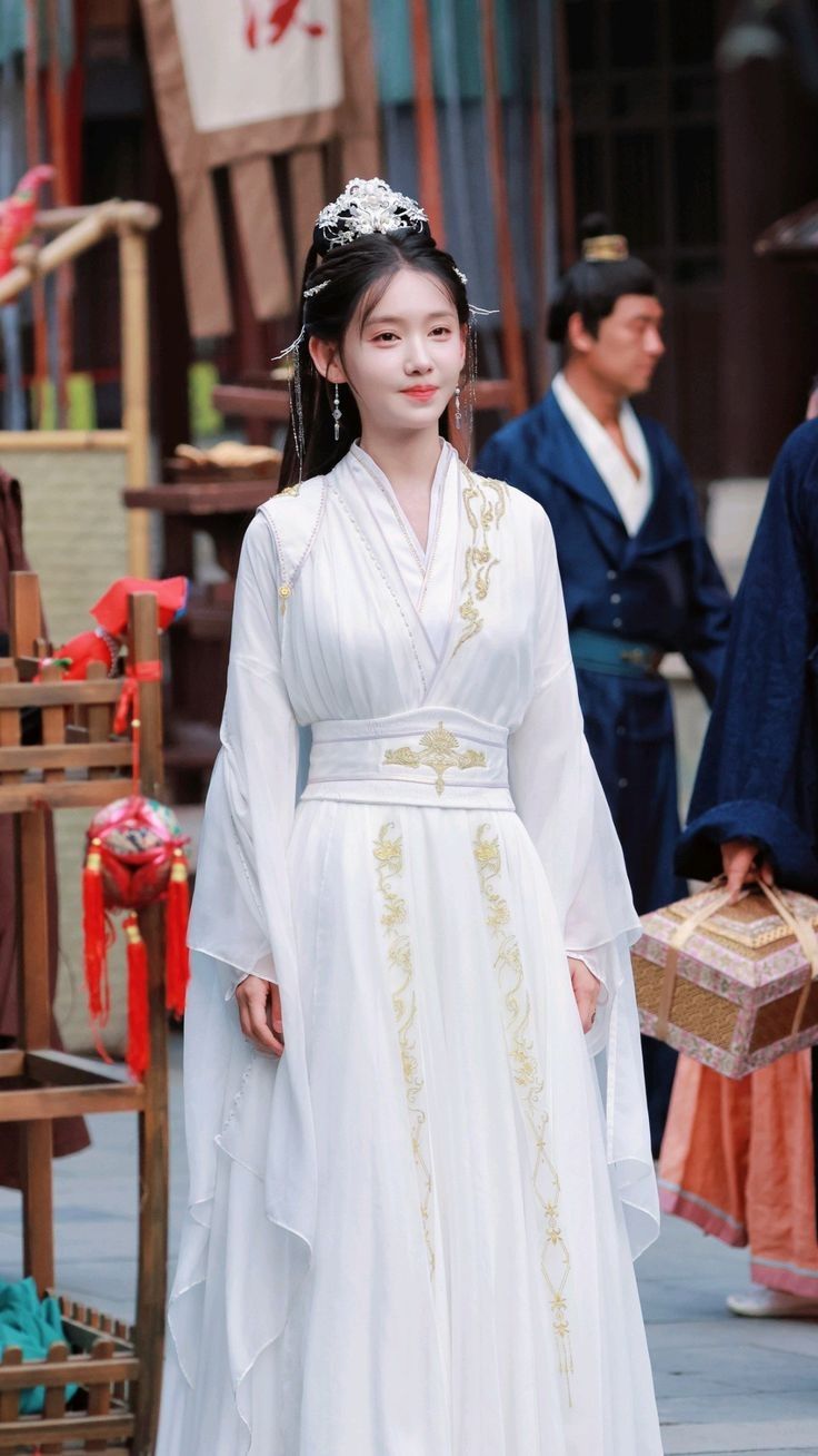 The Elegance of River-Side Immortal:A Journey into the World of Hanfu Fashion The Elegance of River-Side Immortal:A Journey into the World of Hanfu Fashion