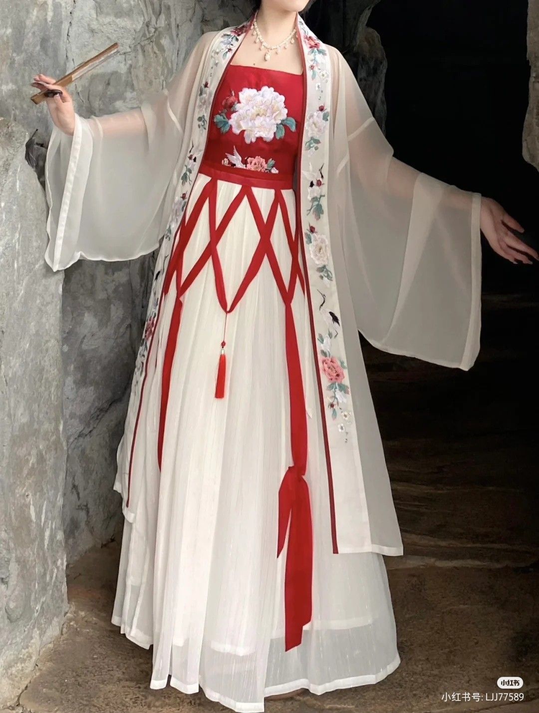 Autumn Elegance of Ancient Chinese Hanfu for Young Girls Autumn Elegance of Ancient Chinese Hanfu for Young Girls