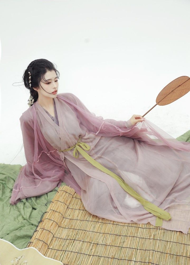 The Charm of Blush Makeup in Traditional Hanfu Fashion The Charm of Blush Makeup in Traditional Hanfu Fashion