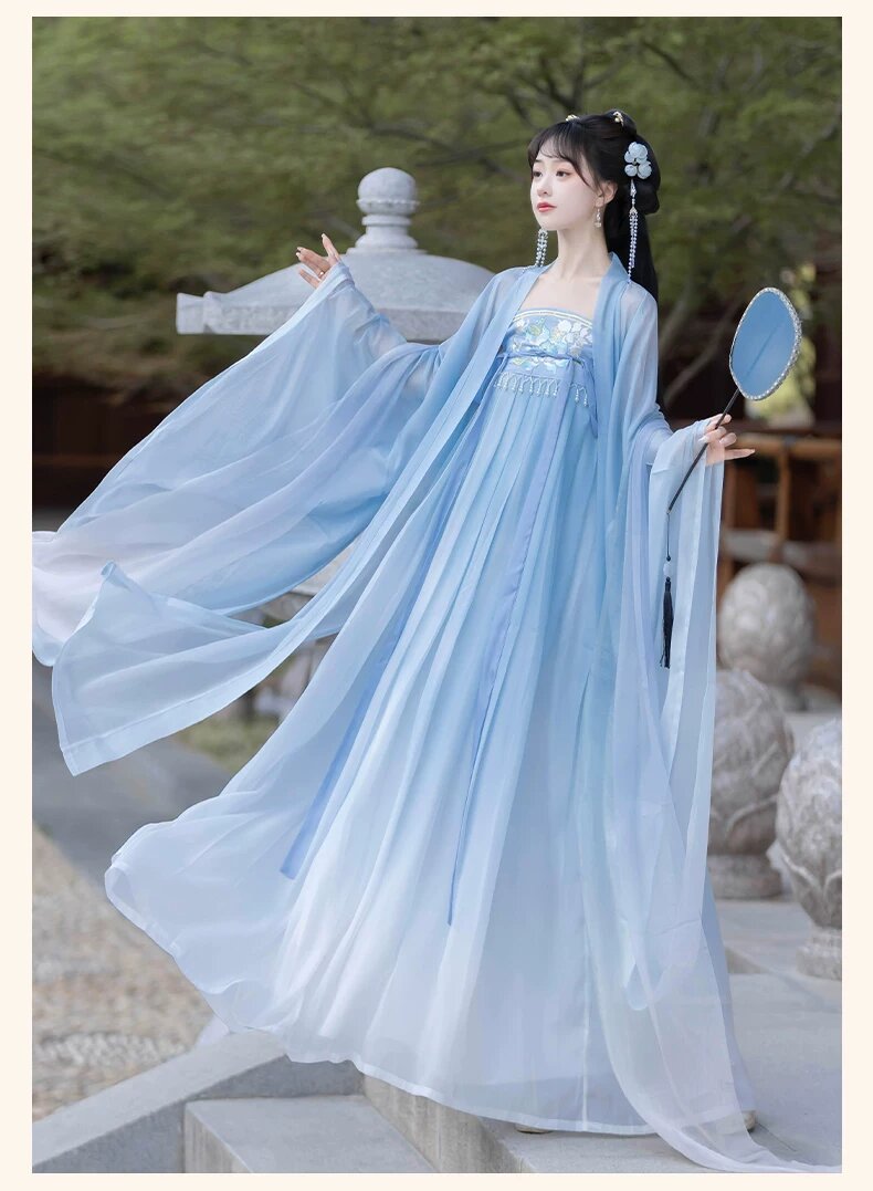 Traditional Splendor:A Girls Tang Suit Performance Attire Traditional Splendor:A Girls Tang Suit Performance Attire