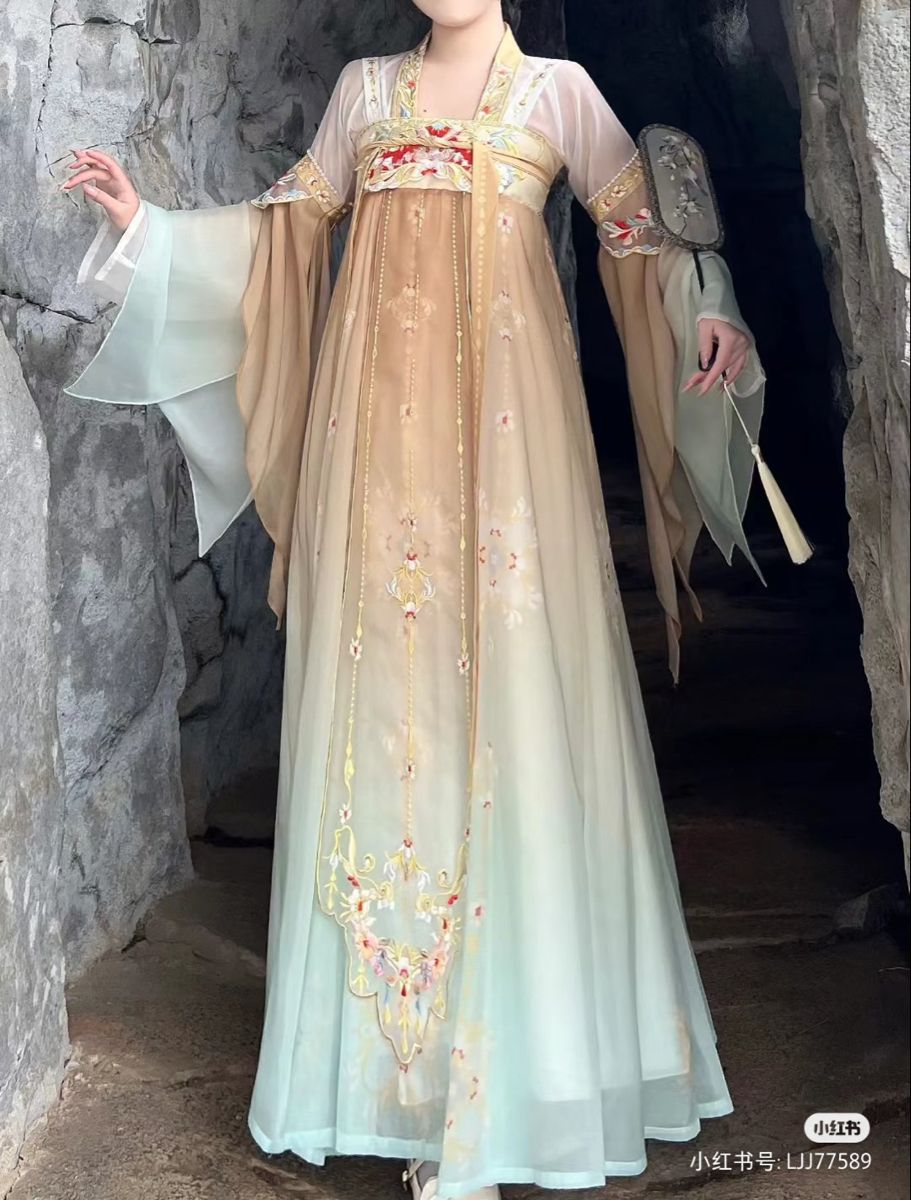 The Elegance of a汉服腰佩 Women:A Glimpse into Traditional Chinese Beauty The Elegance of a汉服腰佩 Women:A Glimpse into Traditional Chinese Beauty
