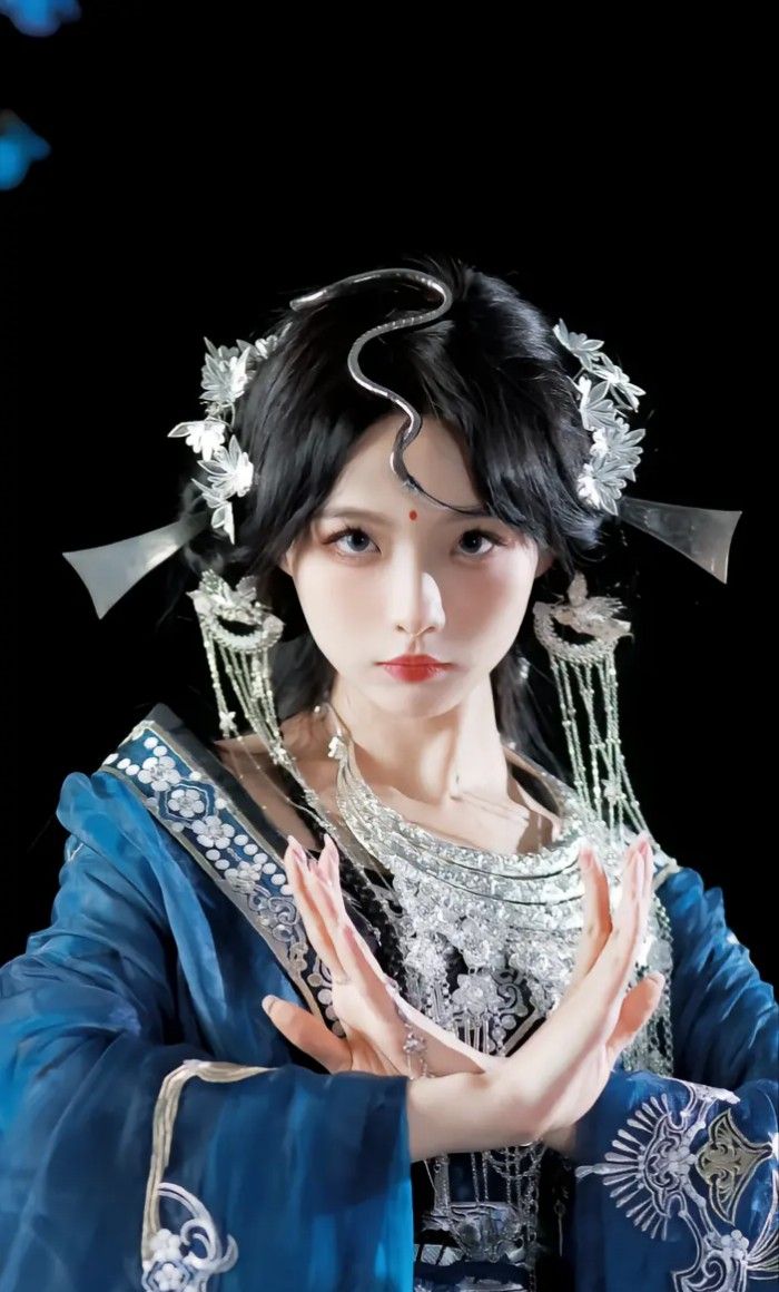 The Rise of Disposable Qipao:A Look into the World of Disposable Fashion The Rise of Disposable Qipao:A Look into the World of Disposable Fashion