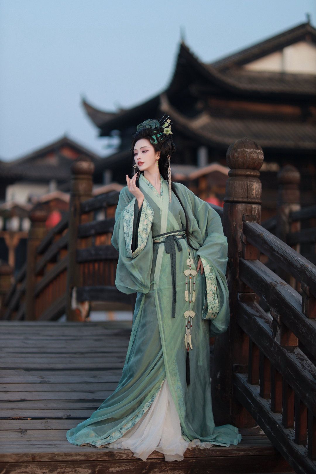The Significance of Traditional Cheongsam Clothing for Female Foot Massage Therapists The Significance of Traditional Cheongsam Clothing for Female Foot Massage Therapists