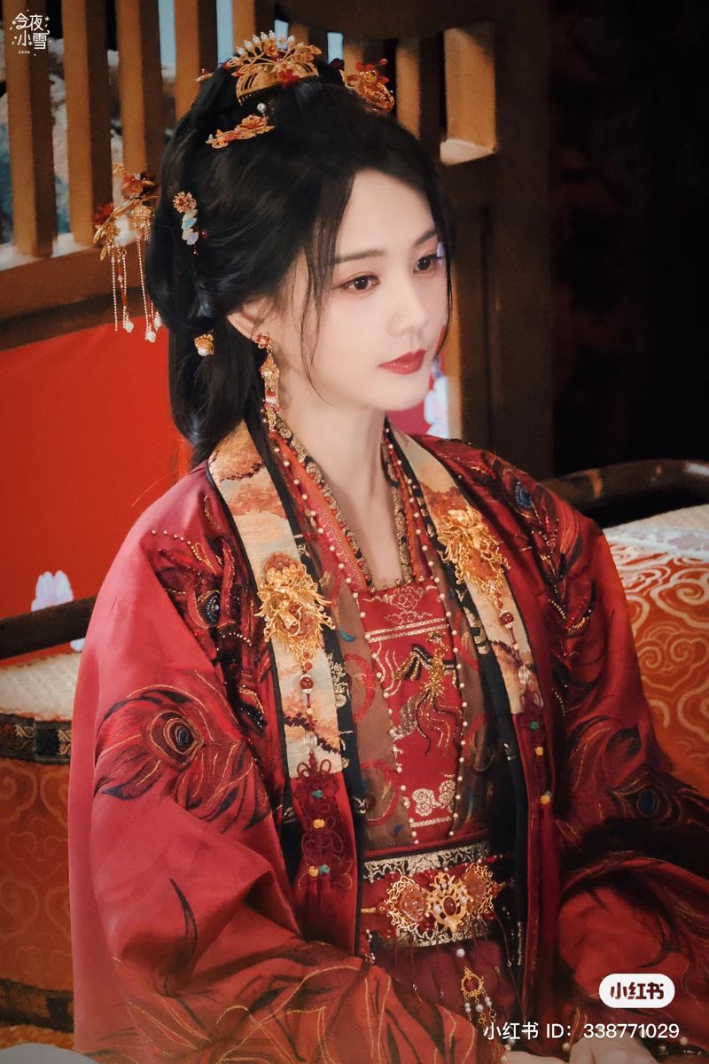 Elegant Womens Hanfu Clothing:The Rise of the Stand-collar Blouse Elegant Womens Hanfu Clothing:The Rise of the Stand-collar Blouse