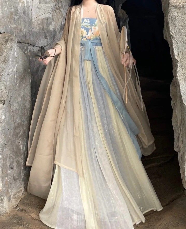 The Splendor of the Horseface Skirt and its Elaborate Bead Chains:A Cultural Exploration The Splendor of the Horseface Skirt and its Elaborate Bead Chains:A Cultural Exploration