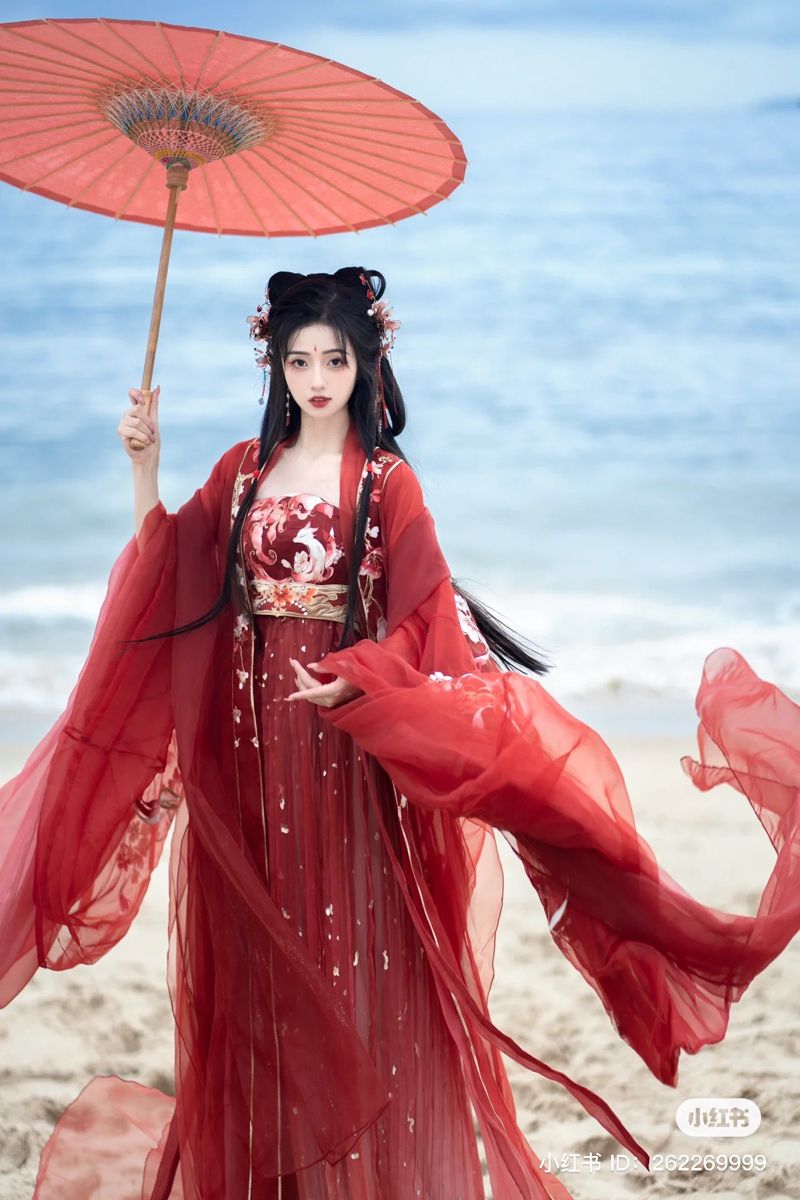 Traditional Charm Meets Modern Elegance:A Cheongsam Two-Piece Set Traditional Charm Meets Modern Elegance:A Cheongsam Two-Piece Set