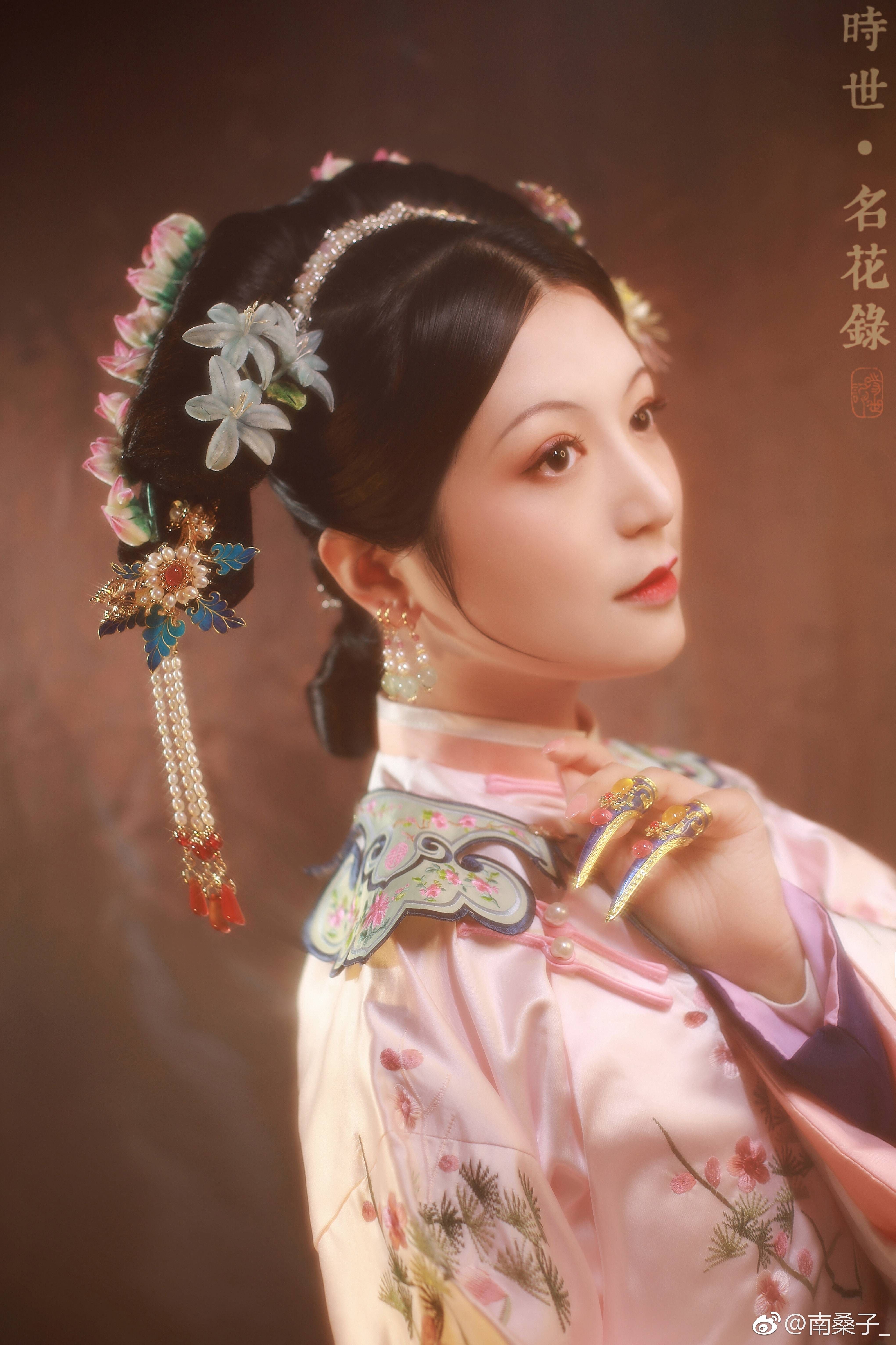 The Serene Beauty of Modern Chinese Cheongsam:The Cold,Clear Allure of Qipao The Serene Beauty of Modern Chinese Cheongsam:The Cold,Clear Allure of Qipao
