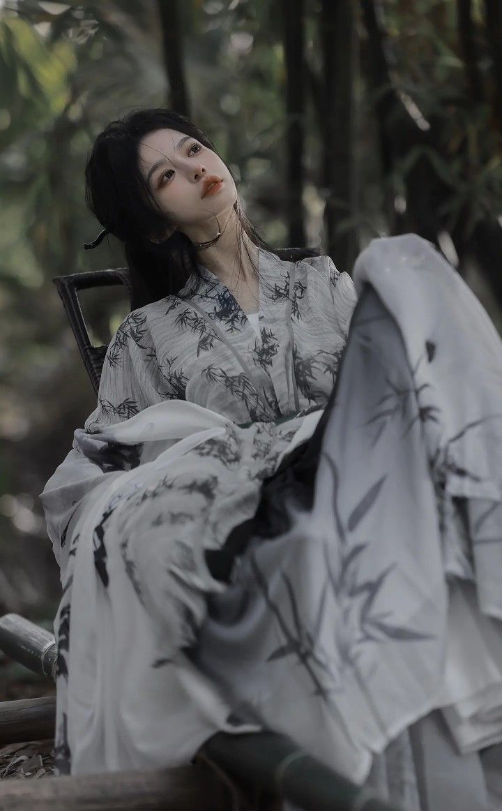 Modernizing Ming Dynasty Hanfu for Everyday Wear Modernizing Ming Dynasty Hanfu for Everyday Wear