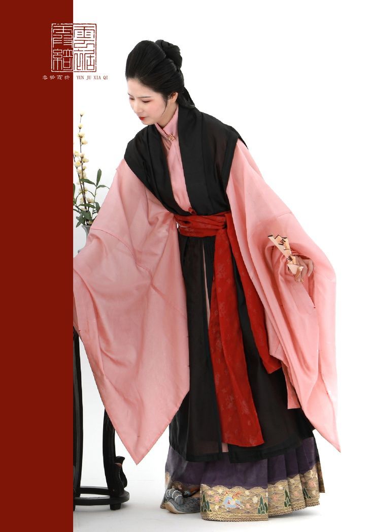 Starry Robes and the Princess of Aquarius:Unveiling the Mysteries of Hanfu and the Water Bearer Starry Robes and the Princess of Aquarius:Unveiling the Mysteries of Hanfu and the Water Bearer