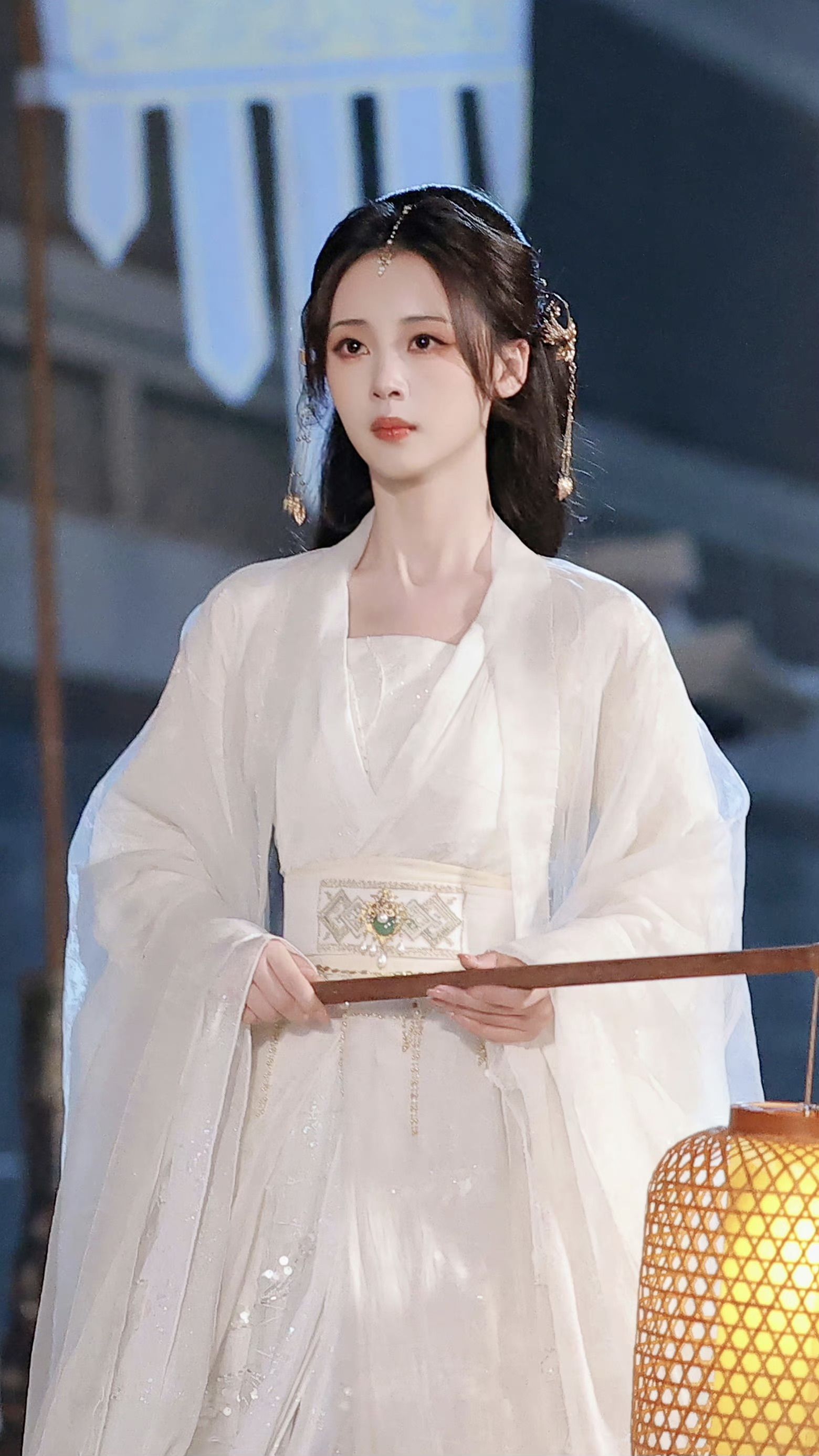 Engaged in Splendor:The Qipao Cloud-Shoulder as a Symbol of Love Engaged in Splendor:The Qipao Cloud-Shoulder as a Symbol of Love