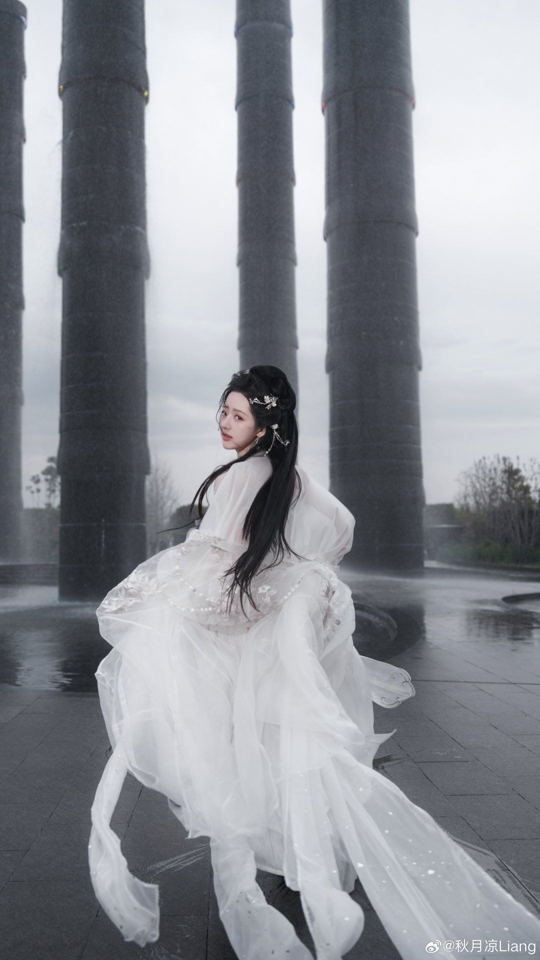 Reinventing Traditional Hanfu:The Revival of Factory-Made Original Hanfu Fashion Reinventing Traditional Hanfu:The Revival of Factory-Made Original Hanfu Fashion