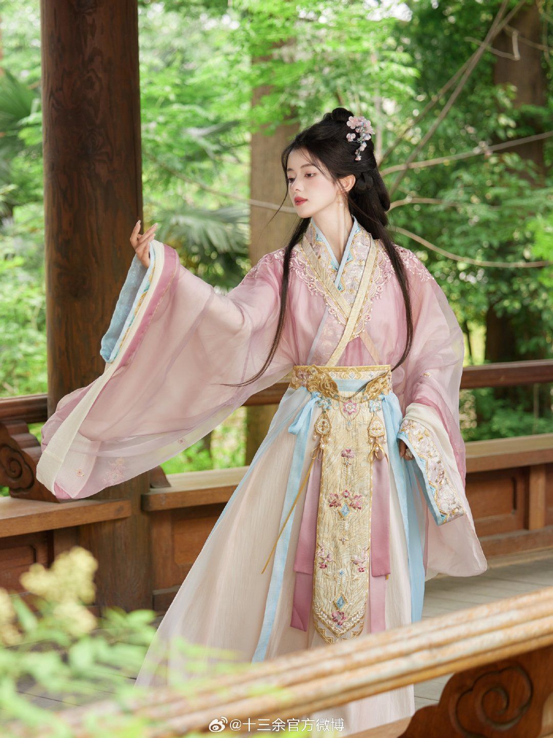 The Rise of the Collarless Cheongsam Skirt:A Guide to Mid-Length No-Collar Qipao Fashion The Rise of the Collarless Cheongsam Skirt:A Guide to Mid-Length No-Collar Qipao Fashion