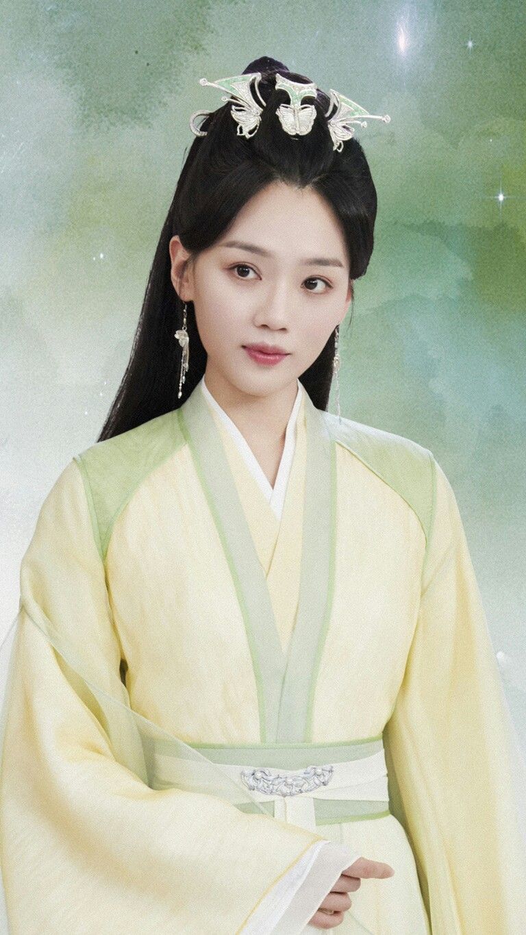 Elegance in Traditional Chinese Costume:The Girl in Hanfu and Ancient Attire Elegance in Traditional Chinese Costume:The Girl in Hanfu and Ancient Attire