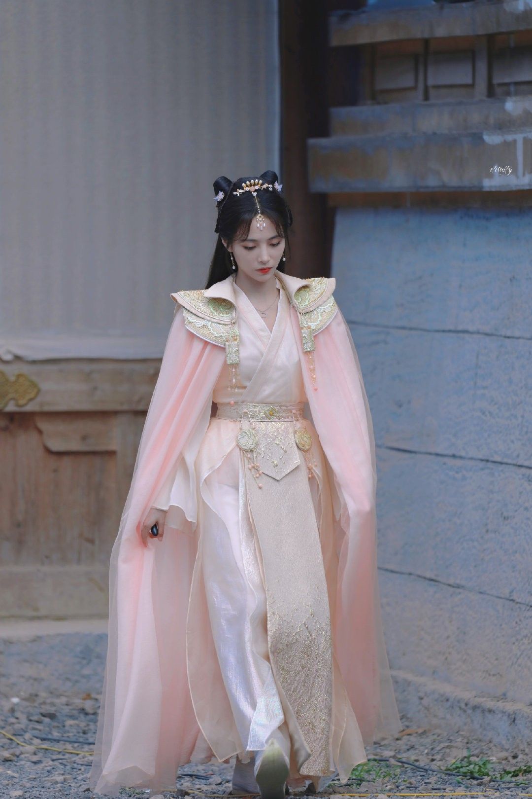 The Enchanting Wealth God in Traditional Hanfu Costume:A Tale of a Young Woman The Enchanting Wealth God in Traditional Hanfu Costume:A Tale of a Young Woman