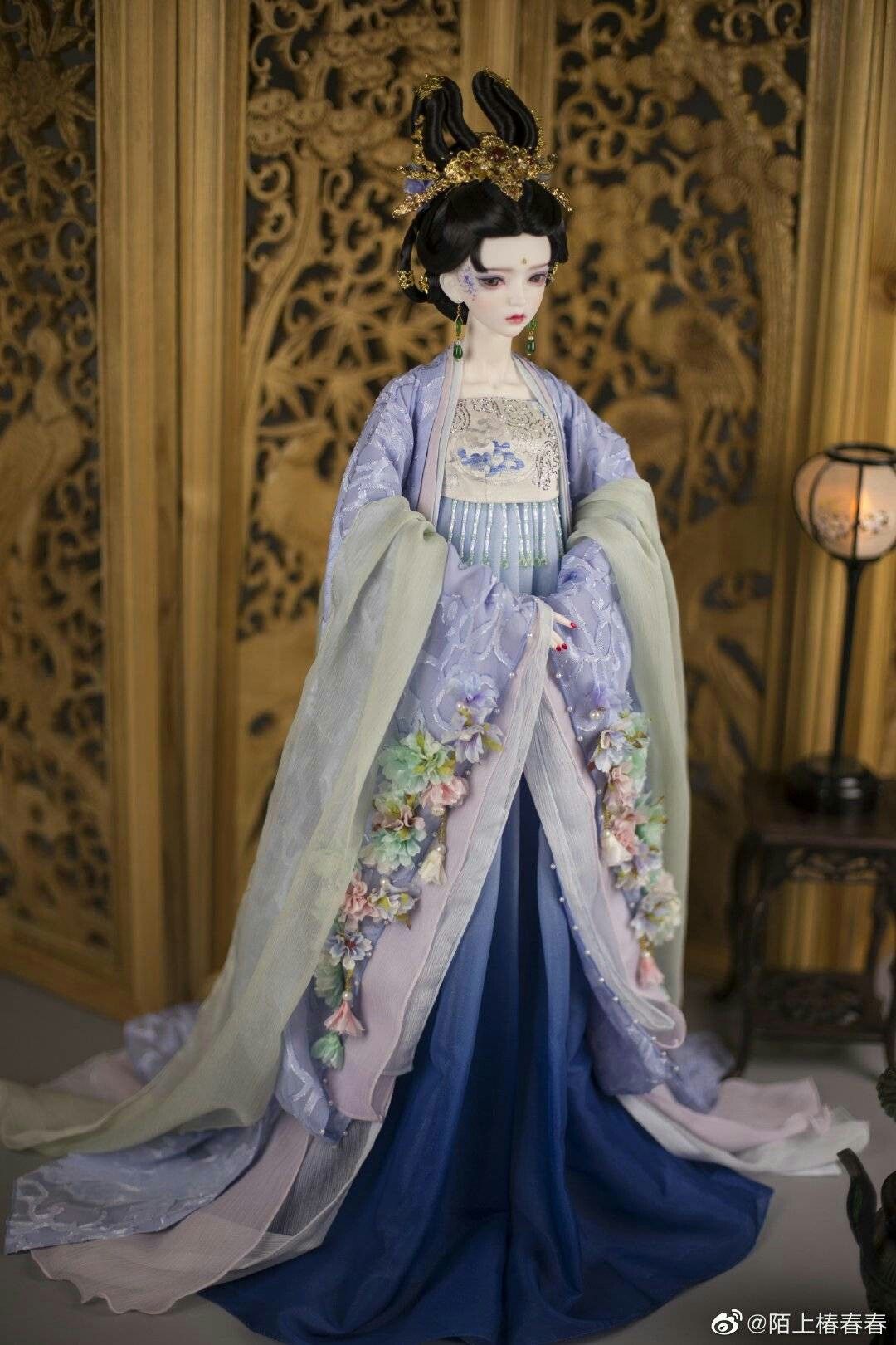 The Golden Cheongsam with a Shawl of Splendor The Golden Cheongsam with a Shawl of Splendor