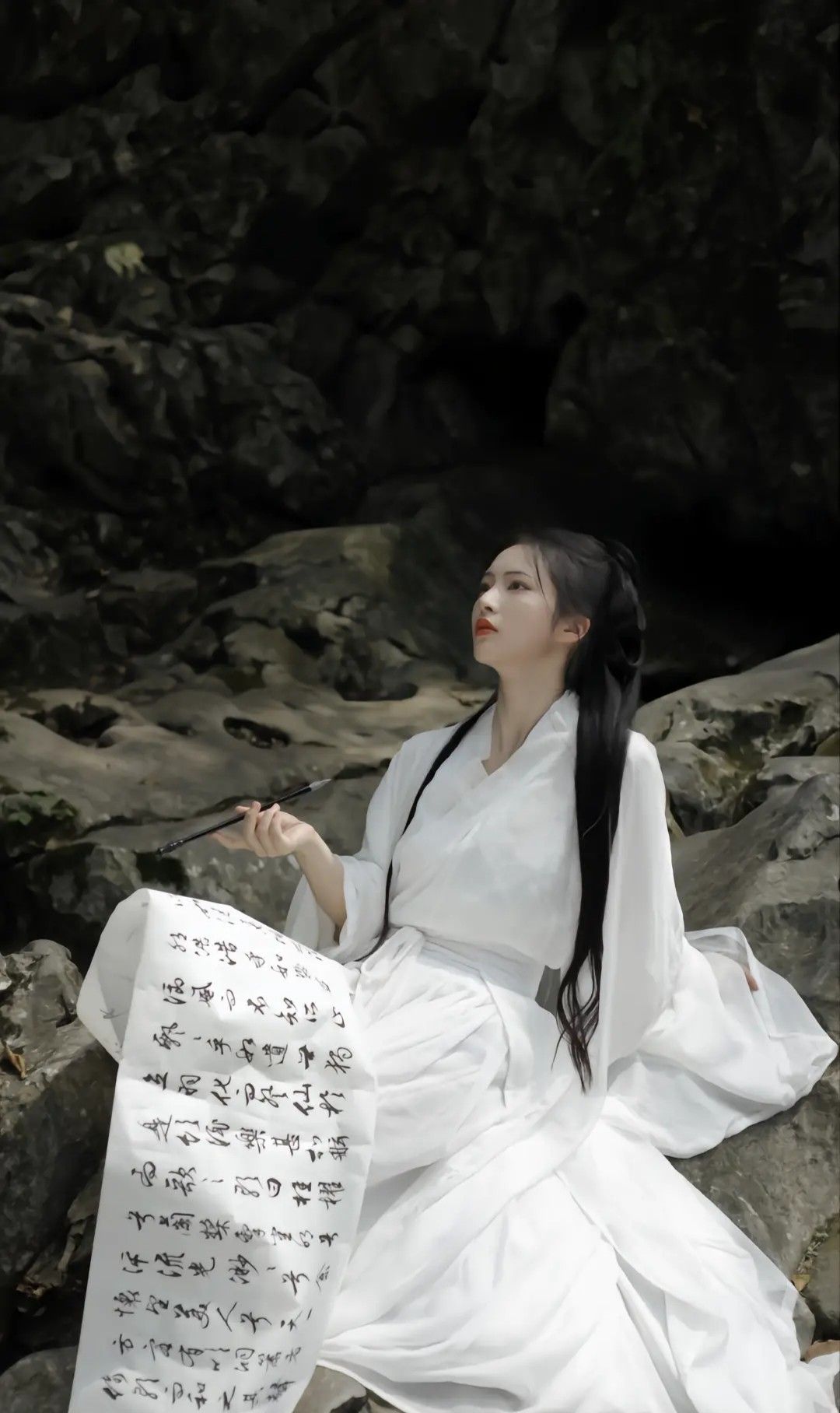 The Splendid Splendor of Yi Sa Hanfu:A Journey into Traditional Chinese Clothing The Splendid Splendor of Yi Sa Hanfu:A Journey into Traditional Chinese Clothing