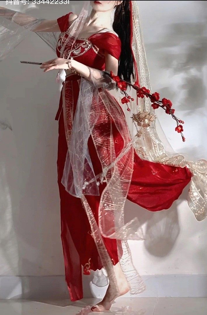 The Enchantment of Qipao Dance Costumes for the Bridge Dance:A Tribute to the Memories of the Old The Enchantment of Qipao Dance Costumes for the Bridge Dance:A Tribute to the Memories of the Old