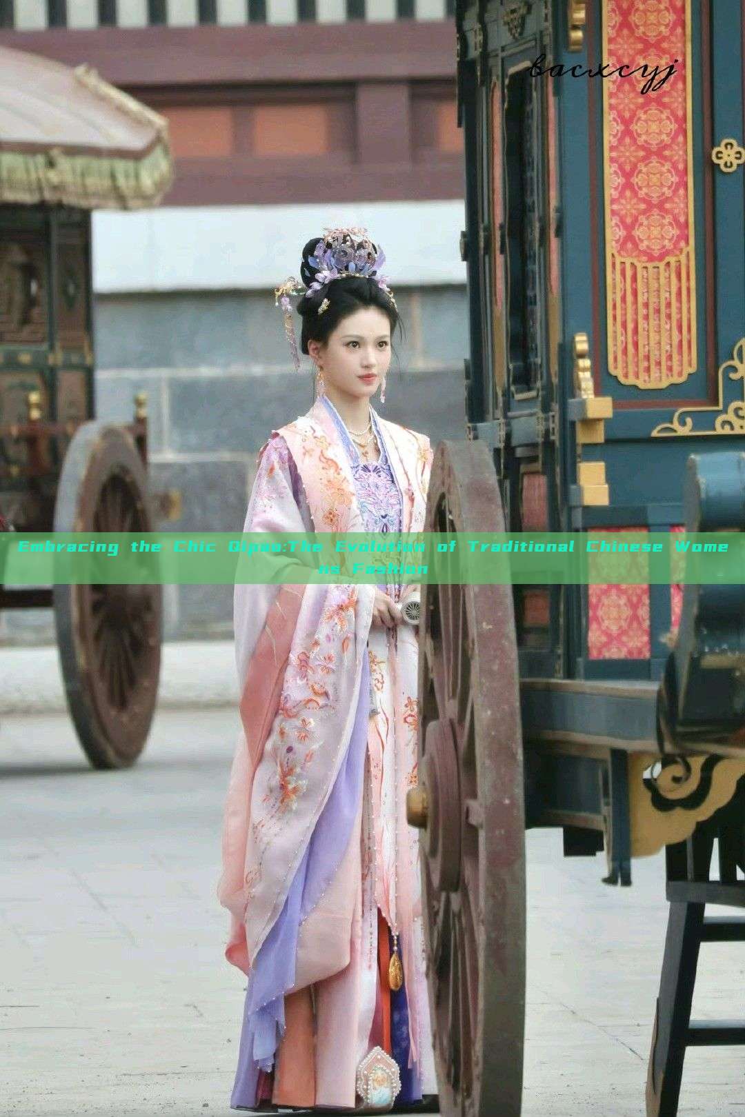 Embracing the Chic Qipao:The Evolution of Traditional Chinese Womens Fashion Embracing the Chic Qipao:The Evolution of Traditional Chinese Womens Fashion
