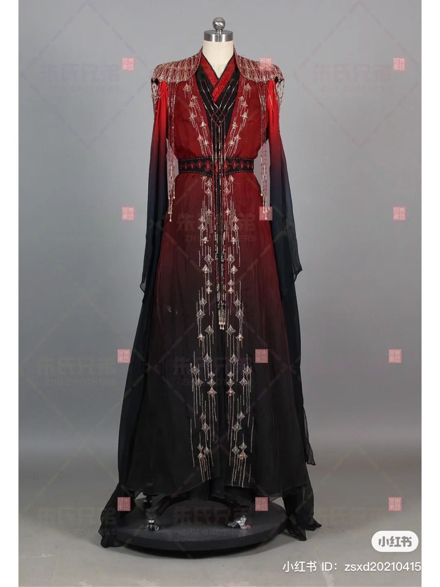 Embracing Modernity in a Cheongsam Revolution:The Evolution of Traditional Qipao Gowns Embracing Modernity in a Cheongsam Revolution:The Evolution of Traditional Qipao Gowns