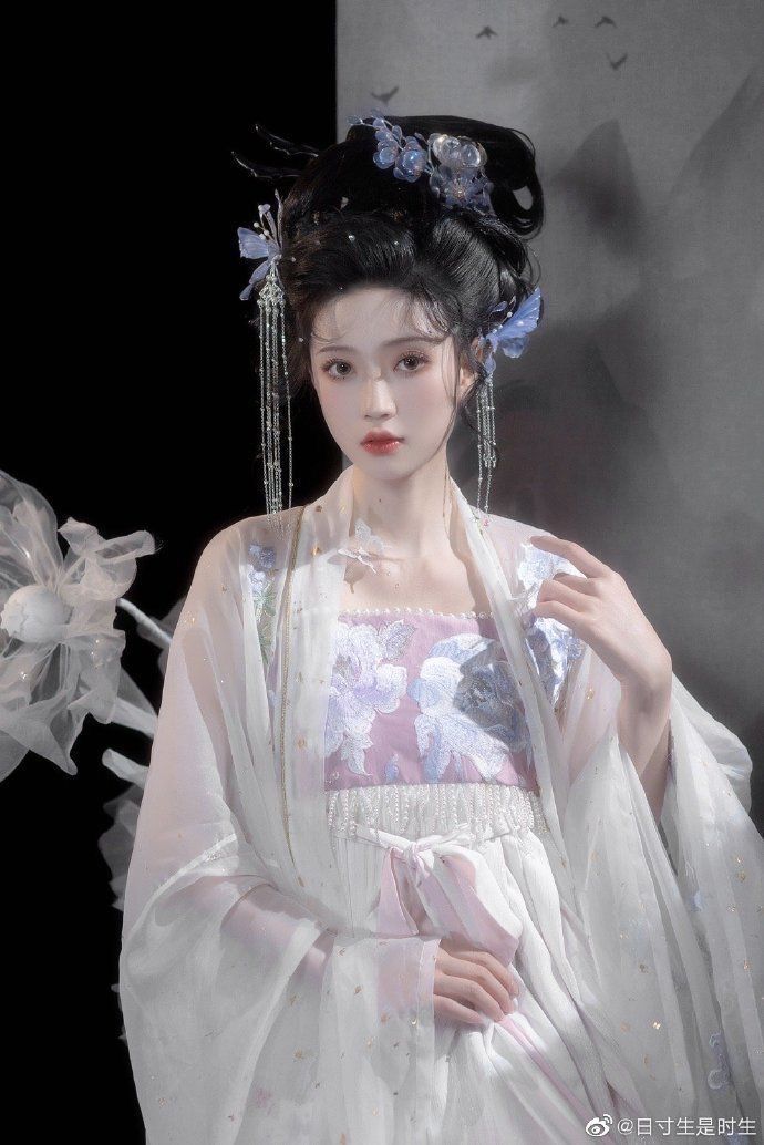 Ancient Charm of Hanfu Festival:A Journey into Traditional Chinese Elegance Ancient Charm of Hanfu Festival:A Journey into Traditional Chinese Elegance