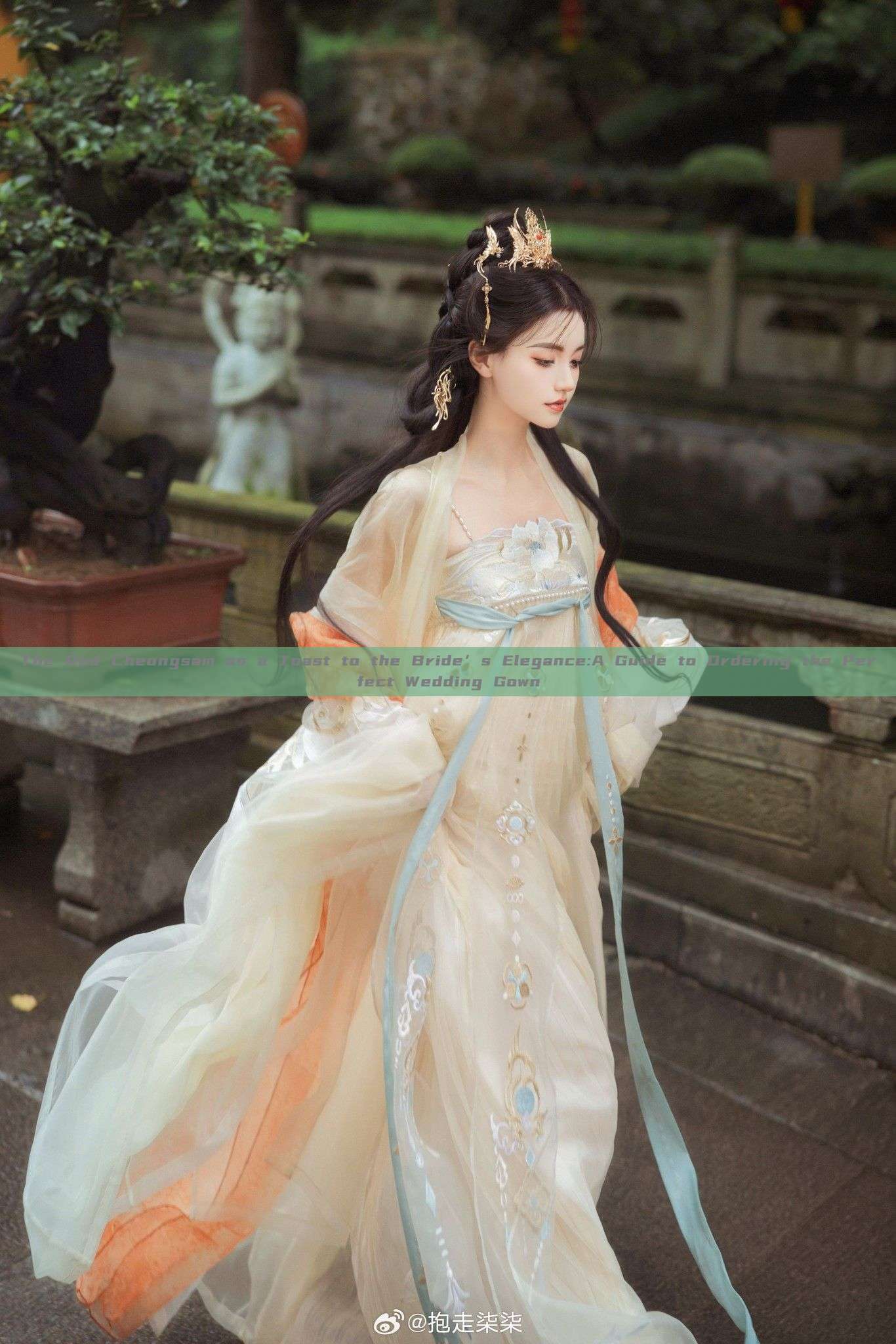 The Red Cheongsam as a Toast to the Bride’s Elegance:A Guide to Ordering the Perfect Wedding Gown The Red Cheongsam as a Toast to the Bride’s Elegance:A Guide to Ordering the Perfect Wedding Gown
