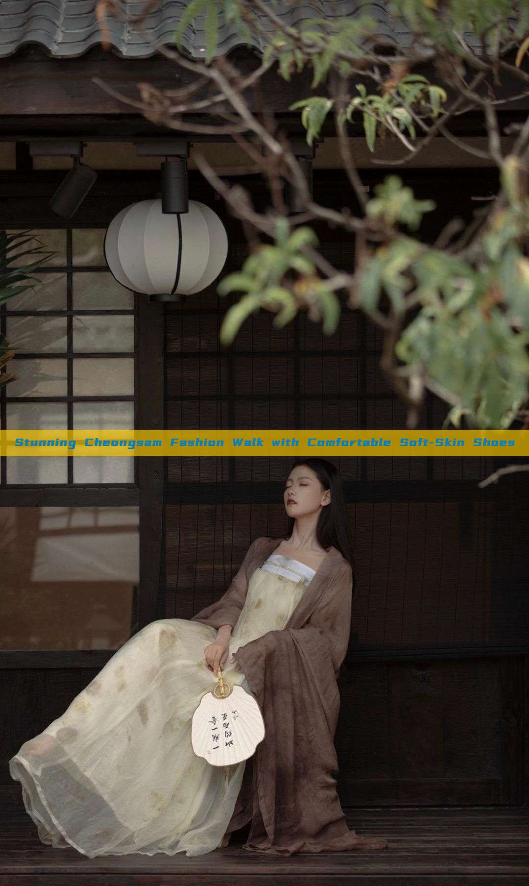 Stunning Cheongsam Fashion Walk with Comfortable Soft-Skin Shoes Stunning Cheongsam Fashion Walk with Comfortable Soft-Skin Shoes