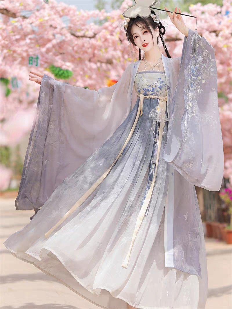 The Charm of Short-Sleeve Cheongsam for Summer The Charm of Short-Sleeve Cheongsam for Summer