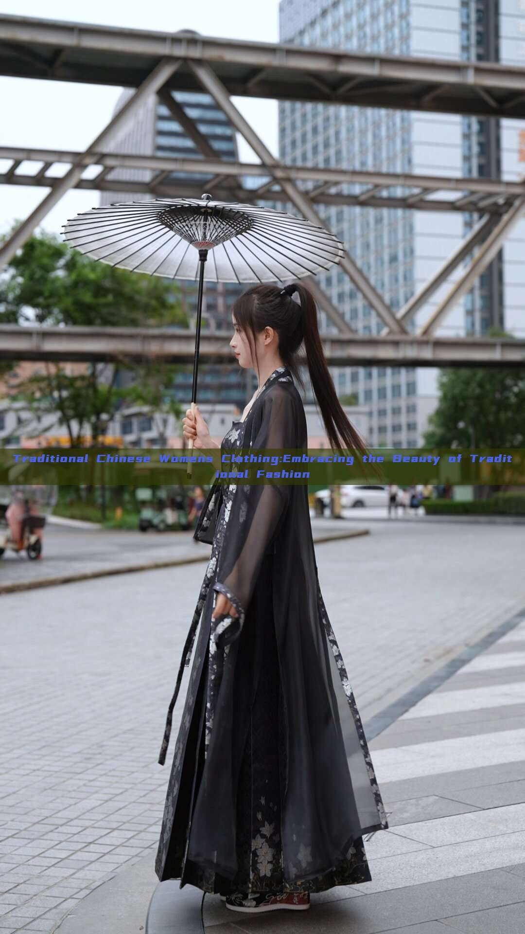 Traditional Chinese Womens Clothing:Embracing the Beauty of Traditional Fashion