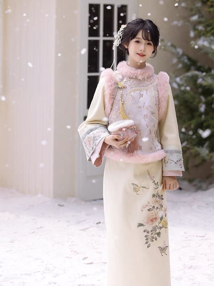 The Charm of Qizi Skirt and Hanfu Daoxiu:A Journey into Traditional Chinese Clothing The Charm of Qizi Skirt and Hanfu Daoxiu:A Journey into Traditional Chinese Clothing