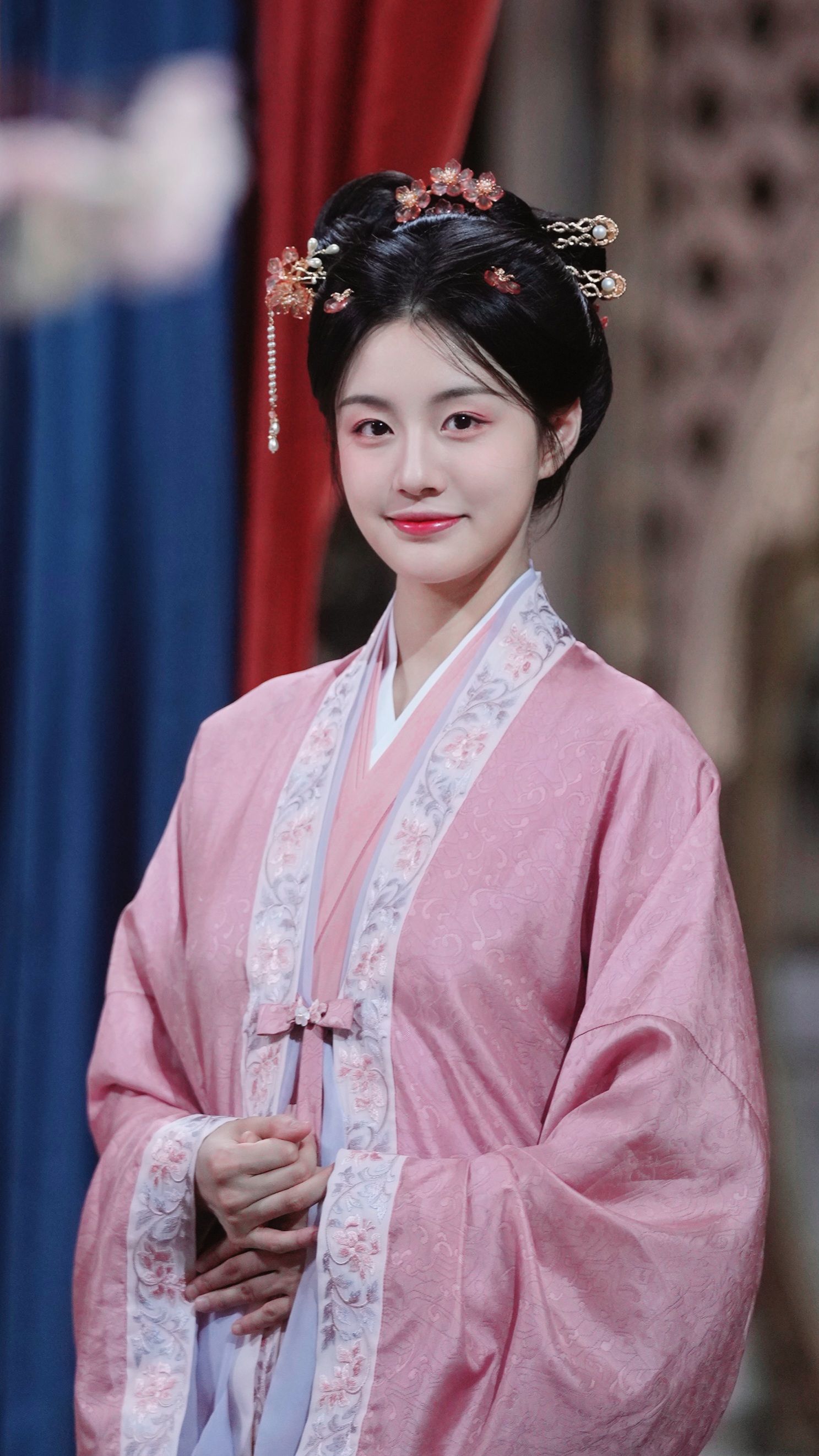 The Integration of Hanfu Hairstyles:A Study on the Coiffure with Integrated Hair Buns The Integration of Hanfu Hairstyles:A Study on the Coiffure with Integrated Hair Buns
