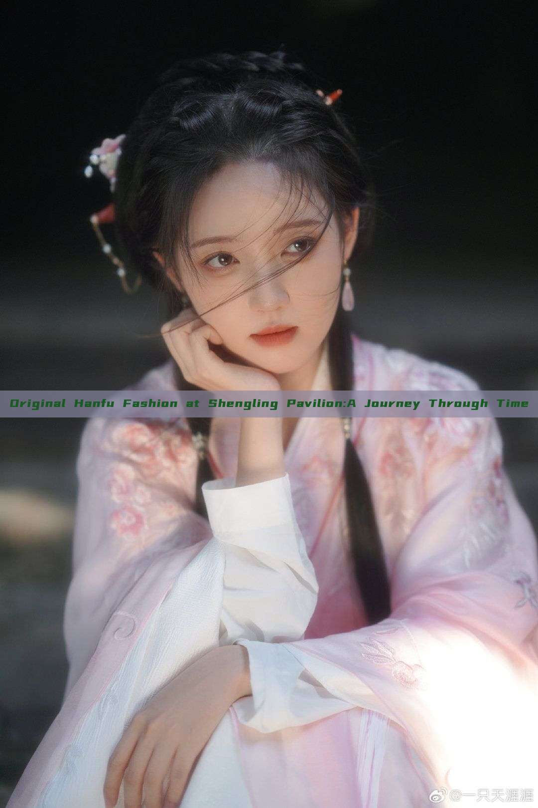 Original Hanfu Fashion at Shengling Pavilion:A Journey Through Time Original Hanfu Fashion at Shengling Pavilion:A Journey Through Time
