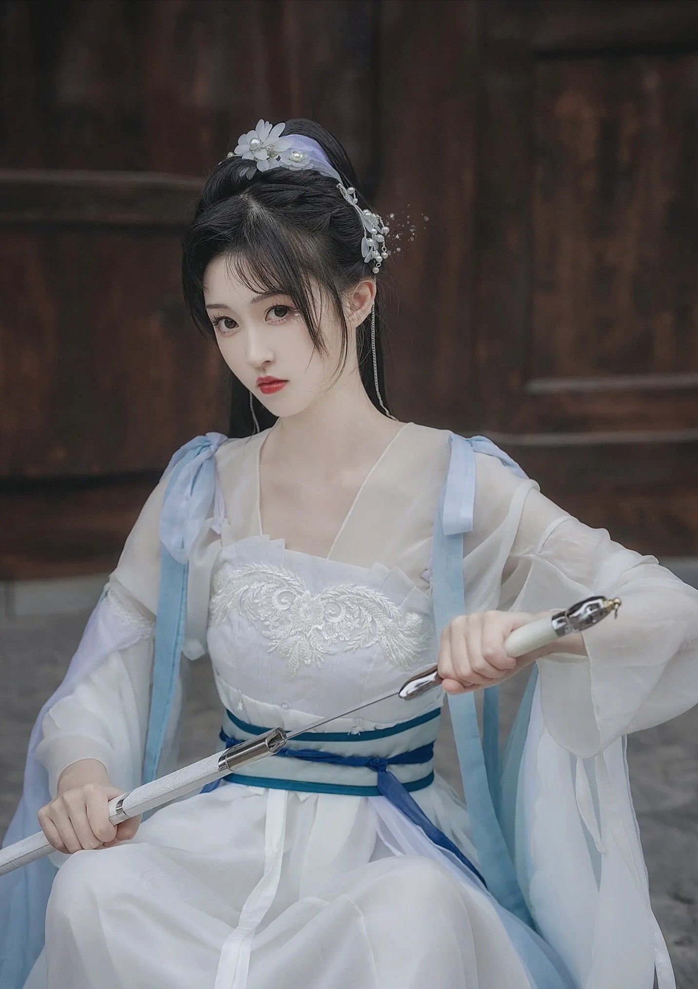 The Splendid Charm of Cheongsams Open Slits The Splendid Charm of Cheongsams Open Slits