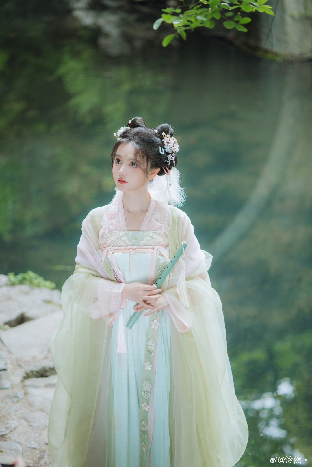 The Far Mountain Gray Original Hanfu National Style Gallery
