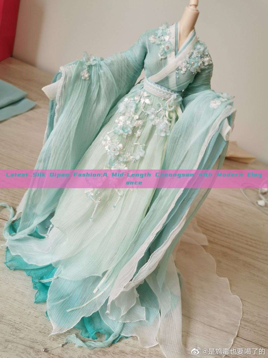 Latest Silk Qipao Fashion:A Mid-Length Cheongsam with Modern Elegance Latest Silk Qipao Fashion:A Mid-Length Cheongsam with Modern Elegance