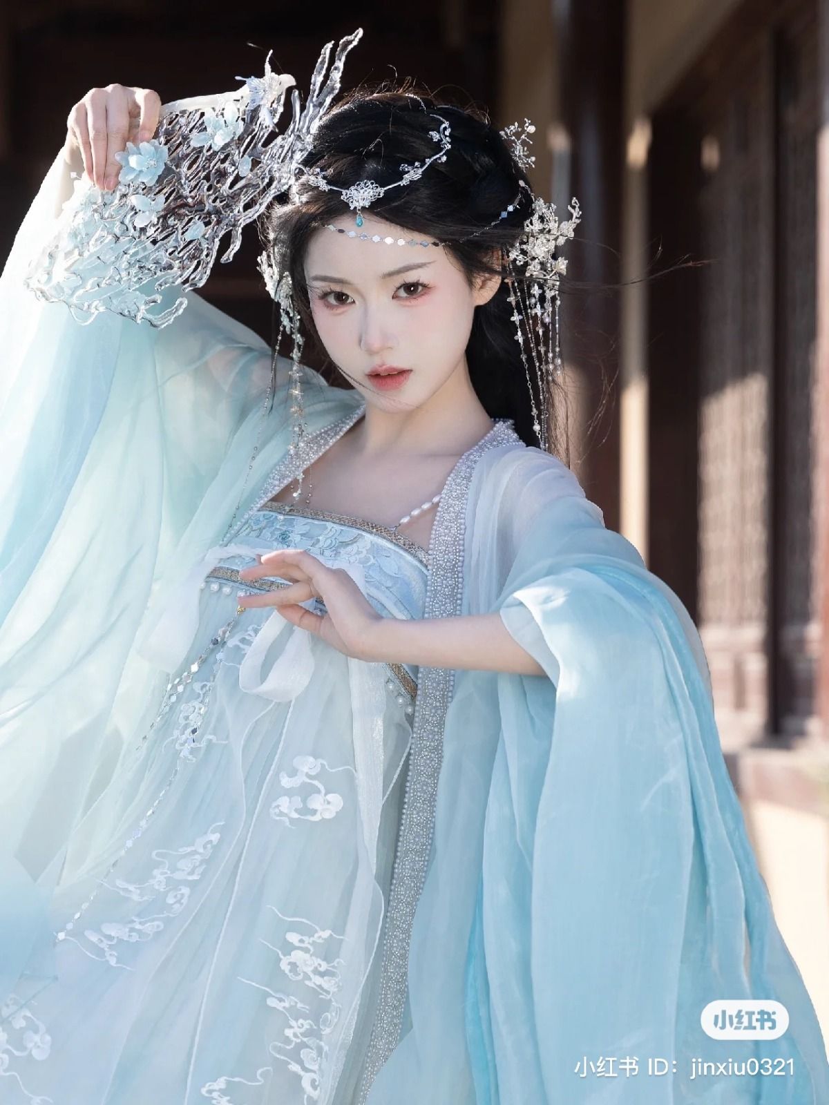 Embracing Modernity in Qipao:The Evolution of the Traditional Fashion Walk Embracing Modernity in Qipao:The Evolution of the Traditional Fashion Walk